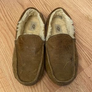 UGG Men’s loafer- size 9